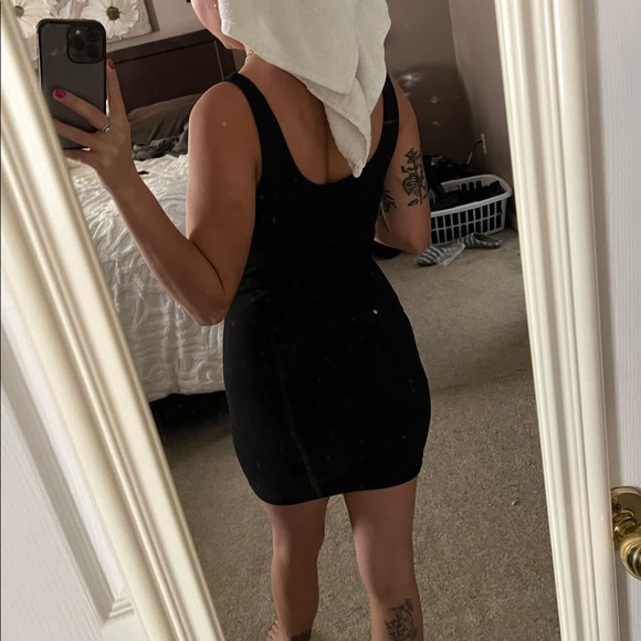 black bodycon dress - Picture 2 of 3